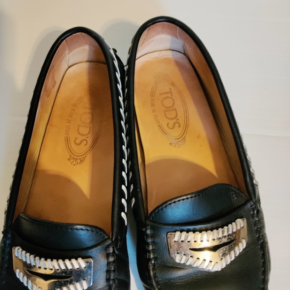 TOD'S Black  LEATHER LOAFERS WITH METAL APPLICATION AND NUBBED RUBBER SOLE 39 - Picture 6 of 14